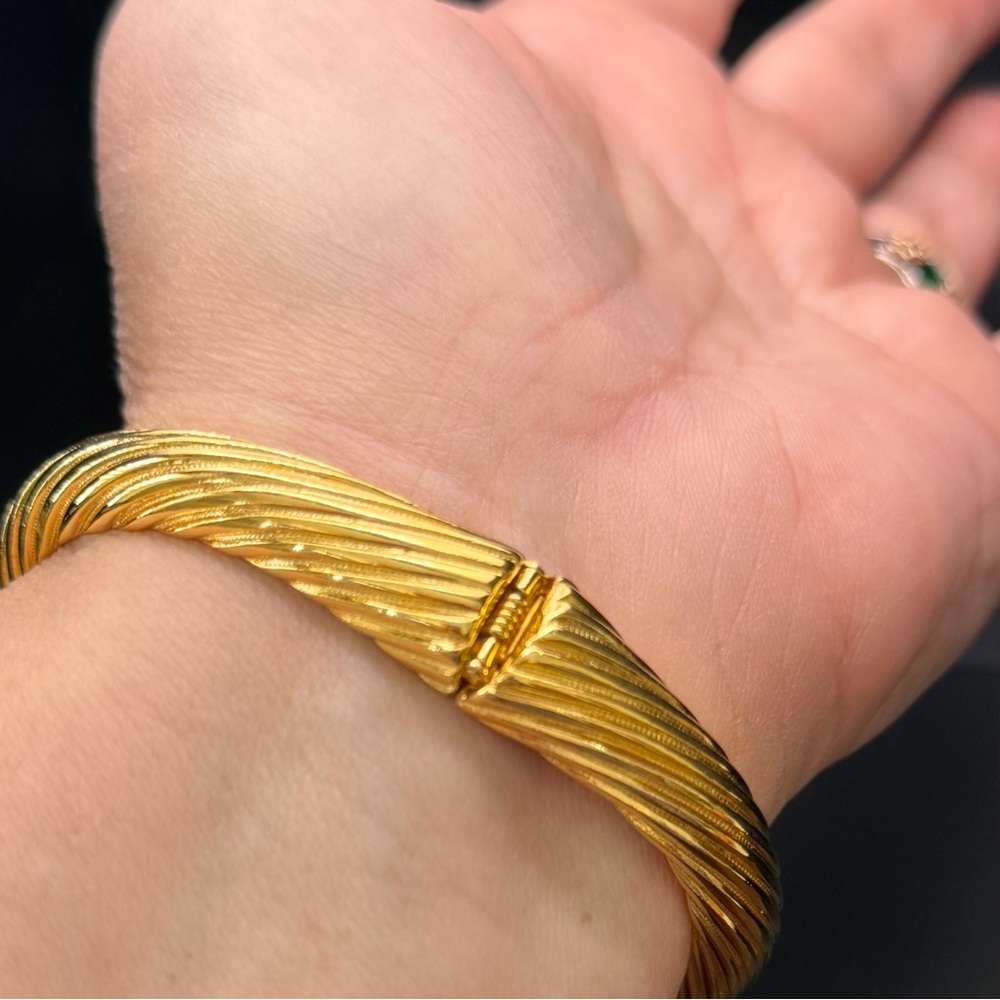 Vintage Joan Rivers 1990’s Hinged Bypass Gold Bracelet with Changeable Tips. - Picture 12 of 15